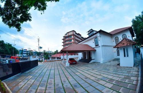 Kannur District Hotel | Discover The Pearl View Hotel: Poolside Relaxation Awaits