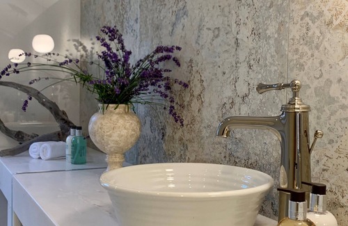 South End Bed & Breakfast | Experience The Pebble Bed & Breakfast - 5-Star Perfection