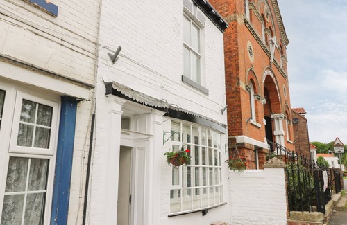 Hornsea Cottage | Pet-Friendly Getaway at The Pebbles in Hornsea