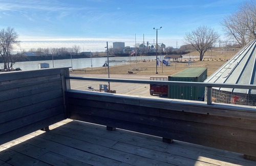 Luverne House | The Pedaler's Rest Retreat - Lakeside Tiny Home for 8 guests