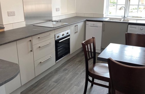 Tamworth Hotel | Exceptional Stay at The Peel Aldergate with Family Amenities