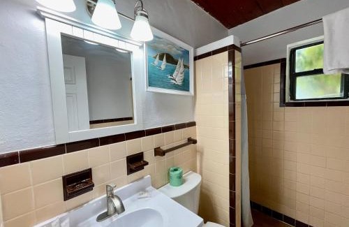 Key Largo Hotel | Cozy Pelican Key Largo Cottages with Private Beach Access