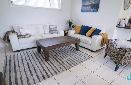 Marmong Point House | Pelicans Rest: Family-Friendly Stay Near Marina & Boat Ramp