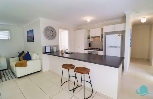 Marmong Point House | Pelicans Rest: Family-Friendly Stay Near Marina & Boat Ramp