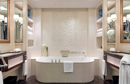 Downtown Shanghai Hotel | Experience The Peninsula Shanghai: 5-Star Comfort & Spa