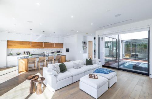Venice House | Elegant Retreat at The Penmar - Beachfront & Pet Friendly