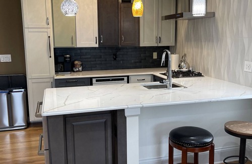 Northside Apartment | Eco-Friendly Penthouse Retreat for Family Getaways