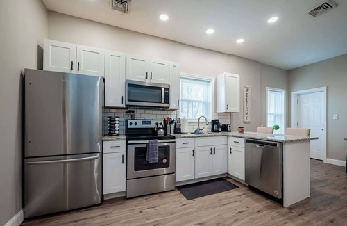 Wilmington Apartment | Elegant Penthouse at Park Place with Kitchen & Fast WIFI