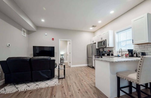 Wilmington Apartment | Elegant Penthouse at Park Place with Kitchen & Fast WIFI