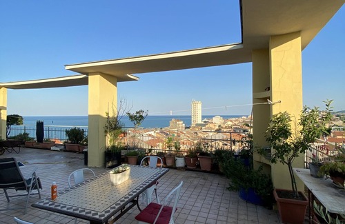 Loreto Apartment | Tranquil Penthouse Retreat by the Sea with Kitchen
