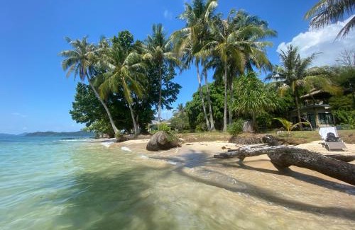 Ko Mak Apartment | Oceanfront Koh Mak Penthouse with Pool and Pet-Friendly Amenities