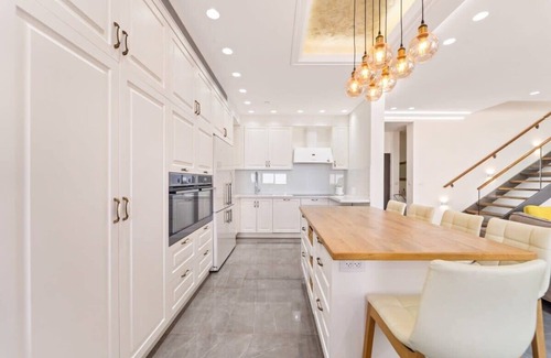 Jerusalem City Centre Apartment | Elegant 4BDR Penthouse at Haneviim Court with Great Amenities