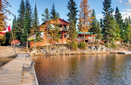 Idabel Lake Cabin | Tranquil Getaway at The Perch: Lakefront Cabin Retreat