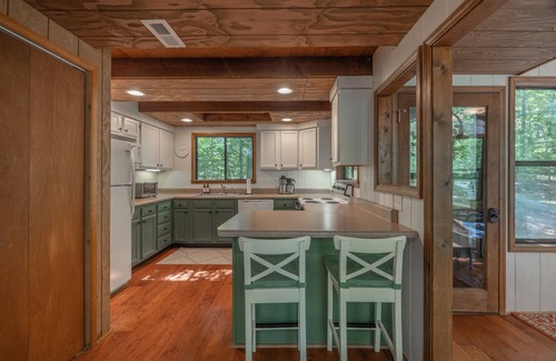 Innsbrook Ski Chalet | Unforgettable Stay at The Perch Chalet with Ocean Views