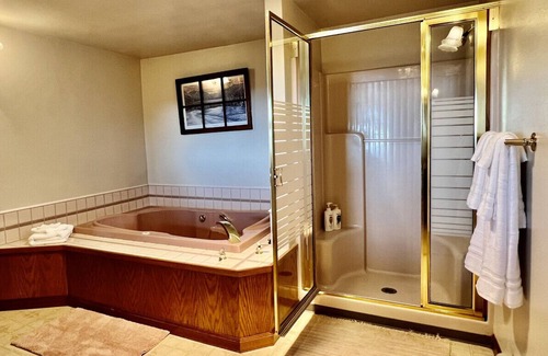 Kodiak House | Top-Rated Peregrine Private Suite with Oceanfront Views