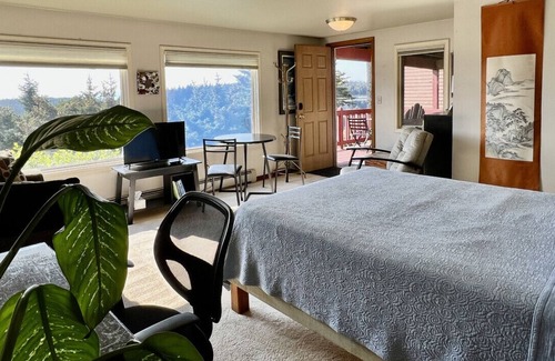 Kodiak House | Top-Rated Peregrine Private Suite with Oceanfront Views