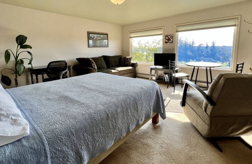 Kodiak House | Top-Rated Peregrine Private Suite with Oceanfront Views