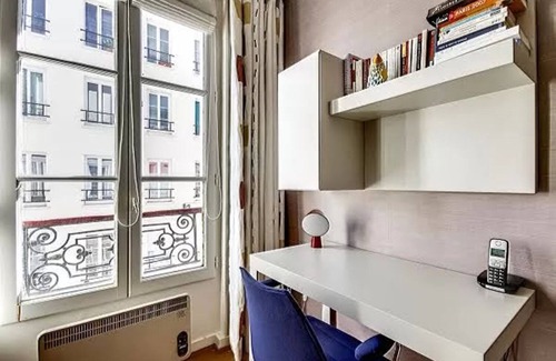 7th Arrondissement Apartment | Prime Location: Rue Cler, La Tour-Maubourg Awaits You