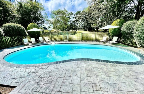 Newport East House | Discover Your Beach House Paradise with Private Pool & Spa