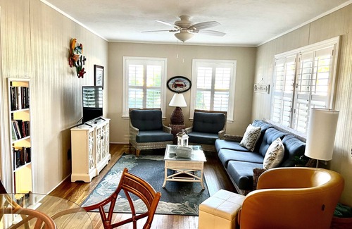 Treasure Island Cottage | Immaculate Beachfront Cottage with Ocean Views and Spa