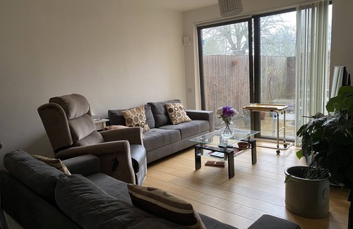 Kensal Green Apartment | Ideal Family Getaway in Central London with Pet-Friendly Perks
