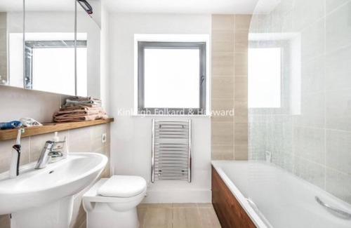 Kensal Green Apartment | Ideal Family Getaway in Central London with Pet-Friendly Perks