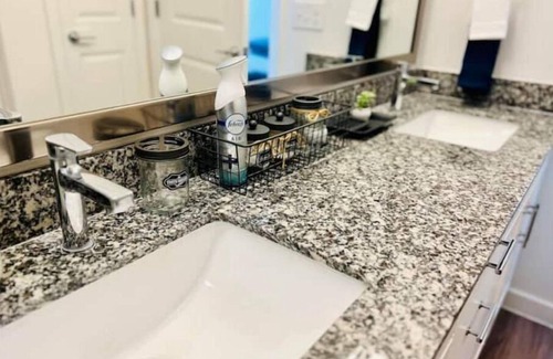Kyle Apartment | Ideal Retreat: 2Bed & 2Bath with Pool, Gym, and Parks!