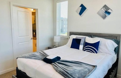 Kyle Apartment | Ideal Retreat: 2Bed & 2Bath with Pool, Gym, and Parks!