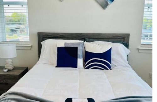 Kyle Apartment | Ideal Retreat: 2Bed & 2Bath with Pool, Gym, and Parks!