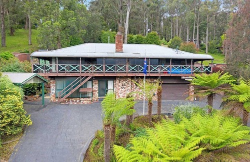East Warburton House | Your Ideal Retreat Awaits: 8.8/10 Rated Comfort & Amenities