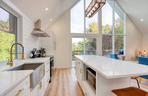 Stanley Cabin | Ideal Retreat for Coffee Lovers & Hikers with Mountain Views
