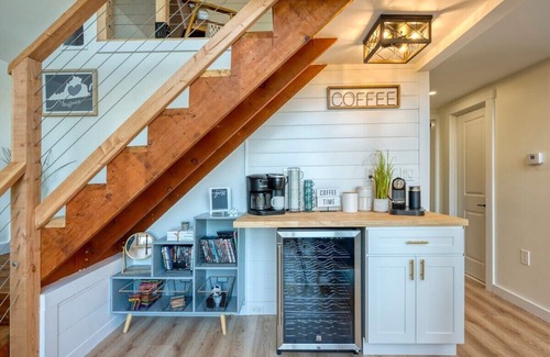 Stanley Cabin | Ideal Retreat for Coffee Lovers & Hikers with Mountain Views