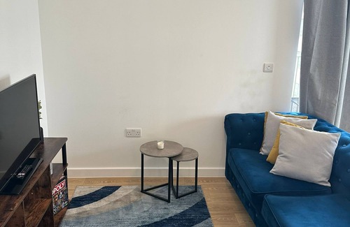 Gascoigne Apartment | Inviting 2 Bed Flat in Prime Central Location
