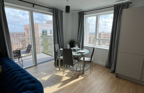 Gascoigne Apartment | Inviting 2 Bed Flat in Prime Central Location