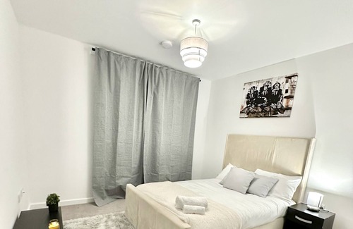 Gascoigne Apartment | Inviting 2 Bed Flat in Prime Central Location