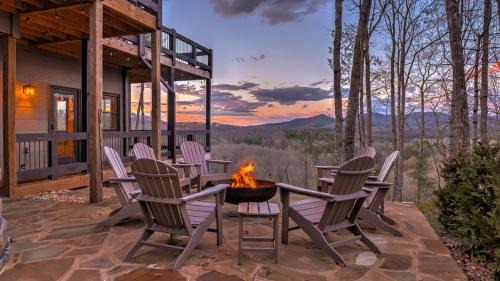 Cherry Log House | Experience The Perfect Landing with Spa and Hot Tub Amenities