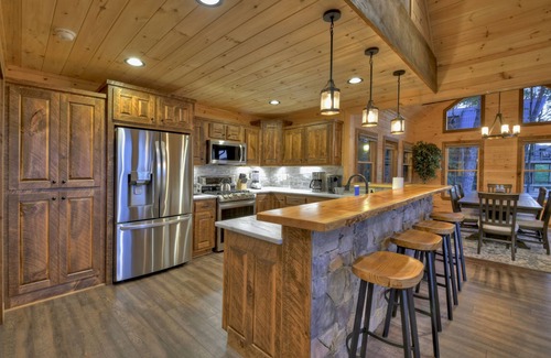Cherry Log Cabin | Guest Rated 10/10: The Perfect Landing with Beautiful Views