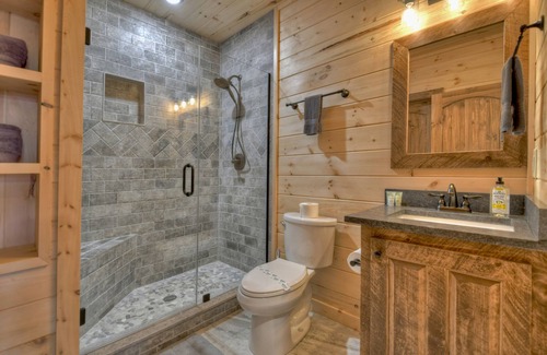 Cherry Log Cabin | Guest Rated 10/10: The Perfect Landing with Beautiful Views