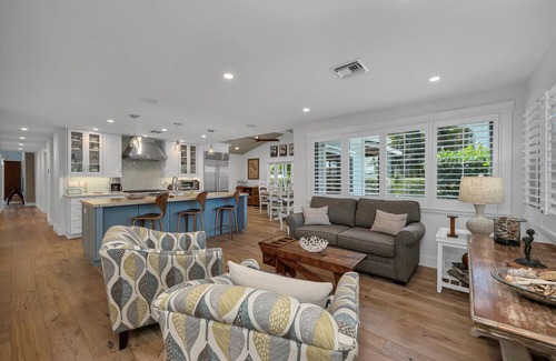 Old Naples House | Experience Olde Naples Beach Lifestyle - Steps to Ocean & 5th Ave
