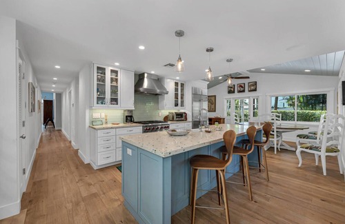 Old Naples House | Experience Olde Naples Beach Lifestyle - Steps to Ocean & 5th Ave