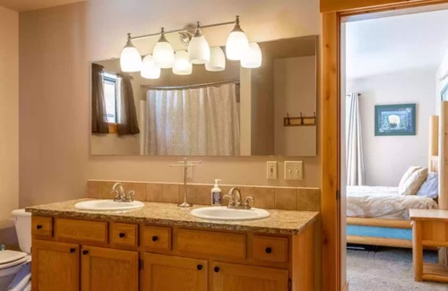 Thayne Cabin | Ideal Retreat for Outdoor Adventure and Culinary Delights