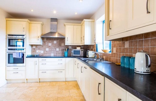 Widemouth Bay House | Ideal Family Getaway with Ocean View and Pet-Friendly Stays
