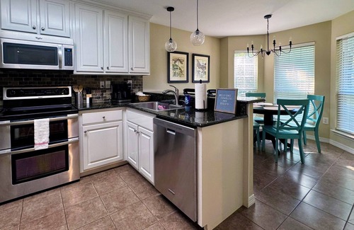 Fairhope House | Tranquil Retreat Near Downtown Fairhope with Ocean View