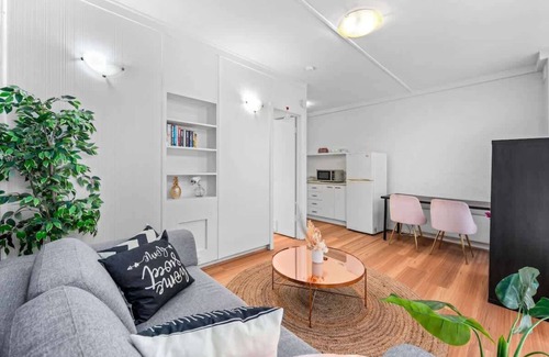 St Kilda West Apartment | The Perfect St Kilda Summer Base Next to Beach
