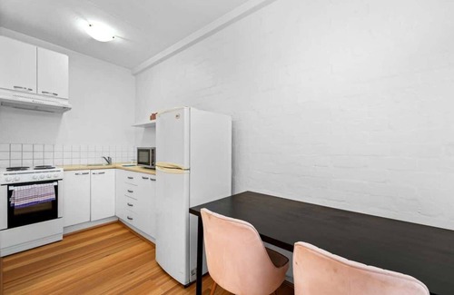 St Kilda West Apartment | The Perfect St Kilda Summer Base Next to Beach