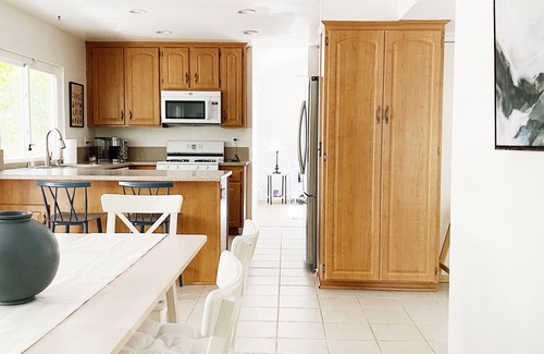 Peacock House | Family-Friendly Retreat with Oceanfront Pool & Spa Access