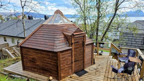 Lødingen Apartment | Oceanfront Retreat - Enjoy Hot Tub and Ocean Views