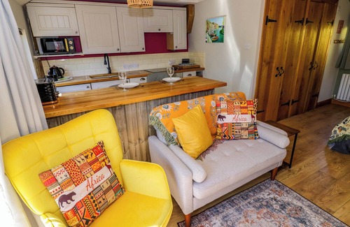 Malvern Cottage | THE PHEASANT'S NEST, pet friendly, with a garden in Upton Upon Severn