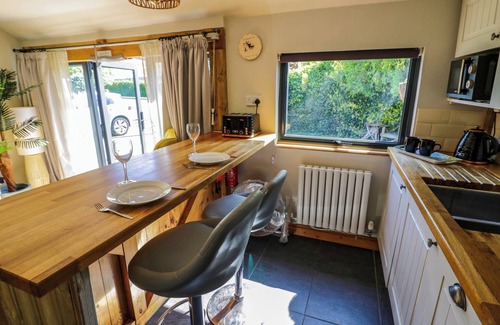 Malvern Cottage | THE PHEASANT'S NEST, pet friendly, with a garden in Upton Upon Severn