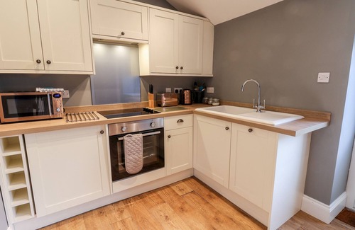 Scarborough Cottage | Relax at The Pheasantry: Pet Friendly with Hot Tub